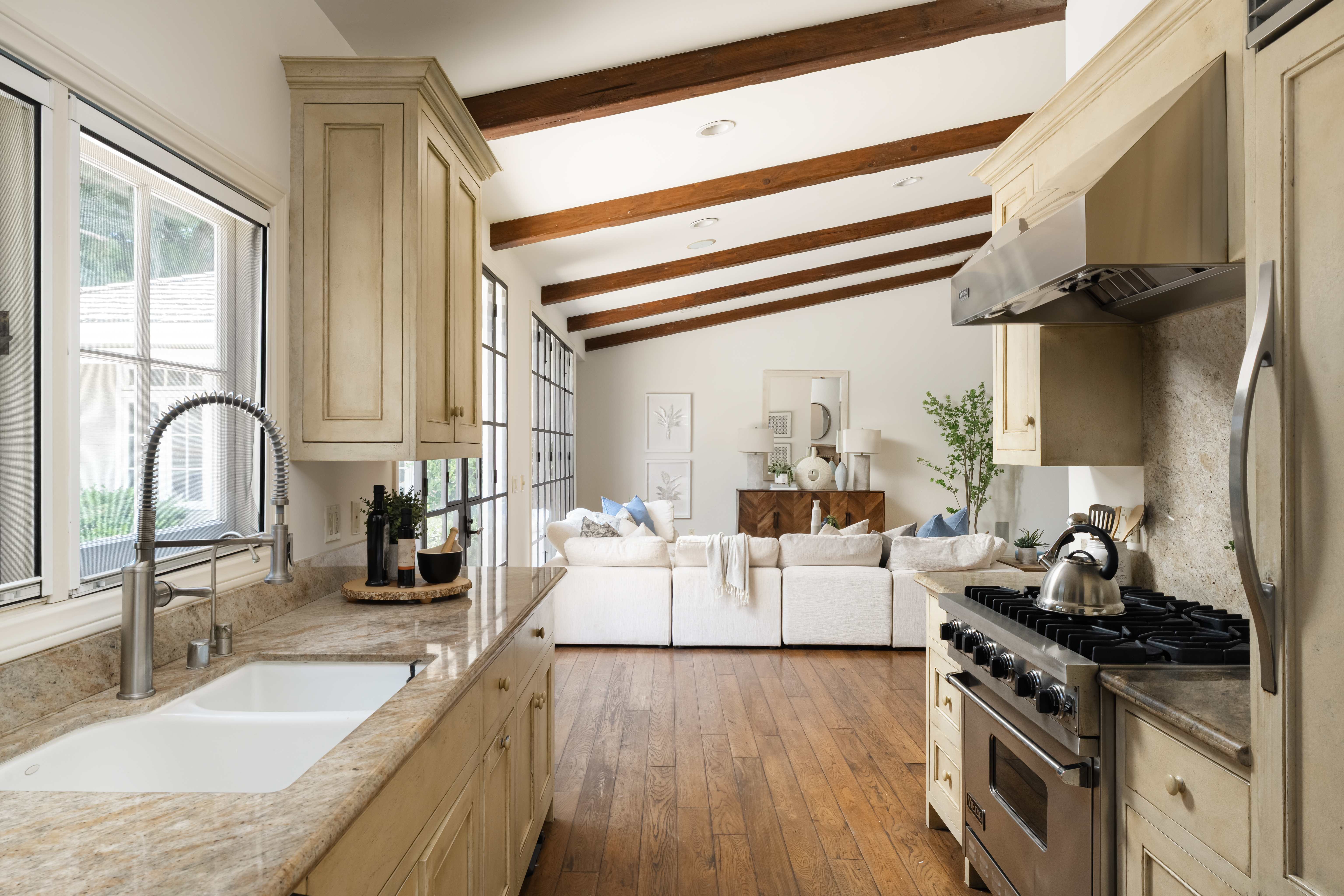 Representative staged dining room by Signature Staging