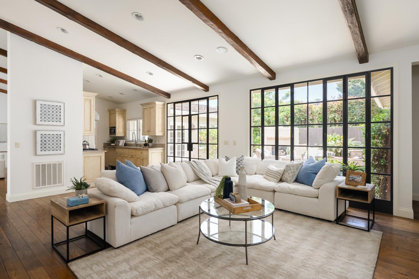 La Jolla staging